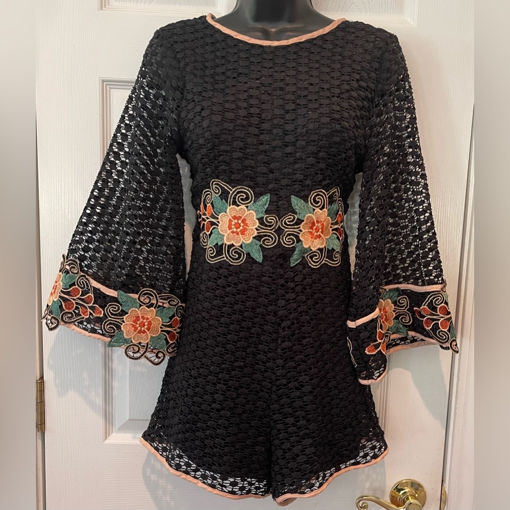 SOLARIS STYLE CROCHET EMBROIDERED ROMPER Size M